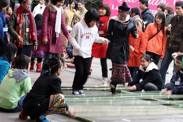 Trò chơi dân gian “khuấy động” bảo tàng Dân tộc học