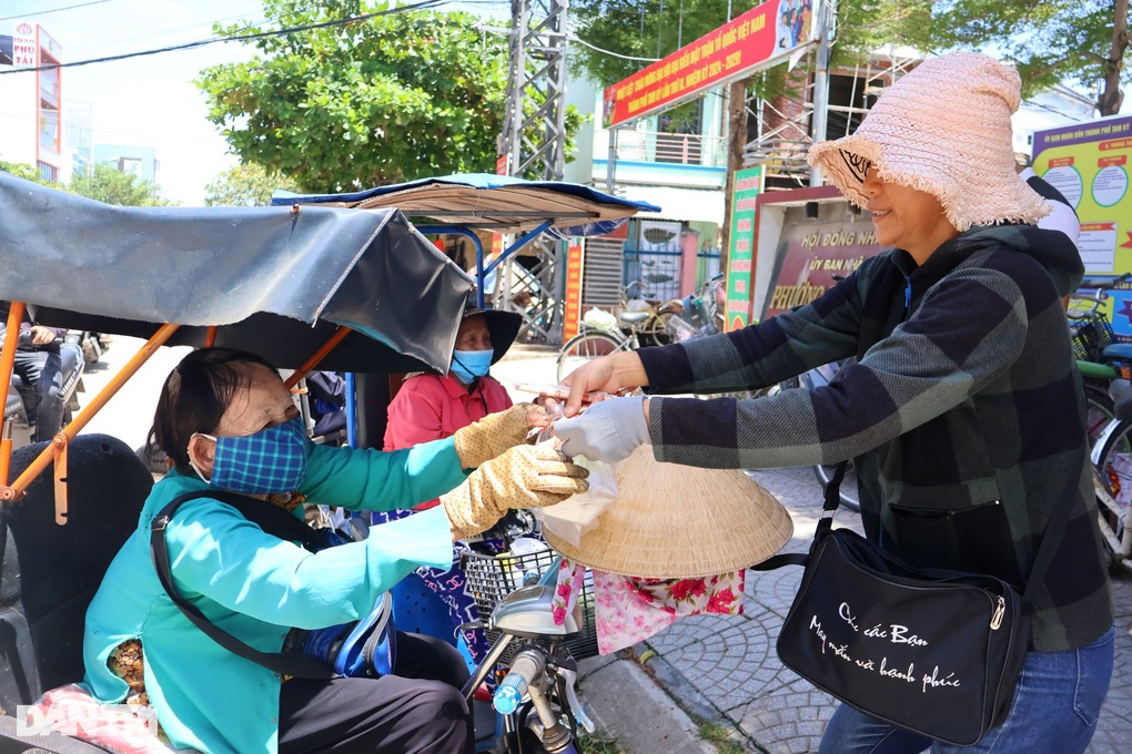 Tiệm tạp hóa 0 đồng dành cho những người khó khăn - 3 Tiệm tạp hóa 0 đồng dành cho những người khó khăn - 3