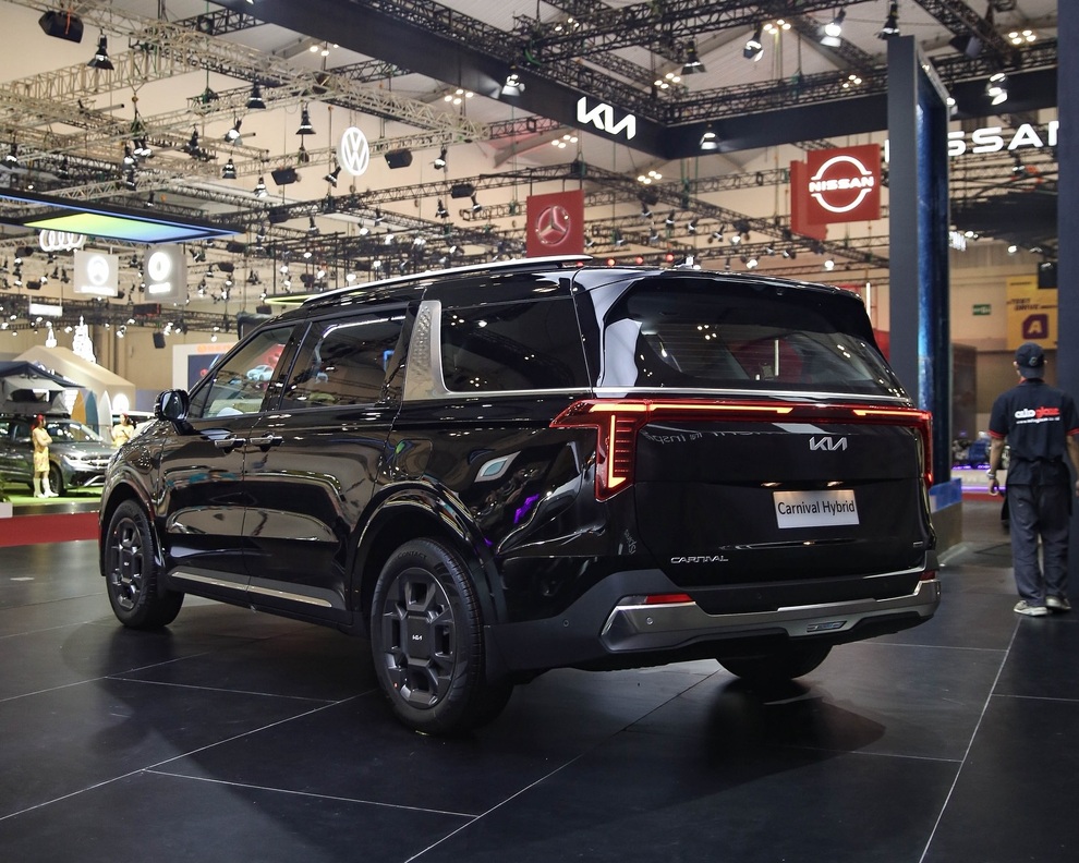 Kia Carnival Hybrid tiếp tục ra mắt tại Đông Nam Á, gây choáng với giá cao - 2 Kia Carnival Hybrid tiếp tục ra mắt tại Đông Nam Á, gây choáng với giá cao - 2