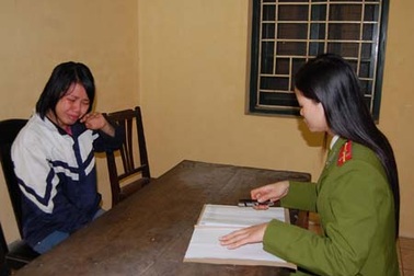 Nữ công nhân khống chế cháu bé 12 tuổi làm con tin