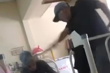 Khởi tố người đàn ông hành hạ nhiều cụ già ở TPHCM