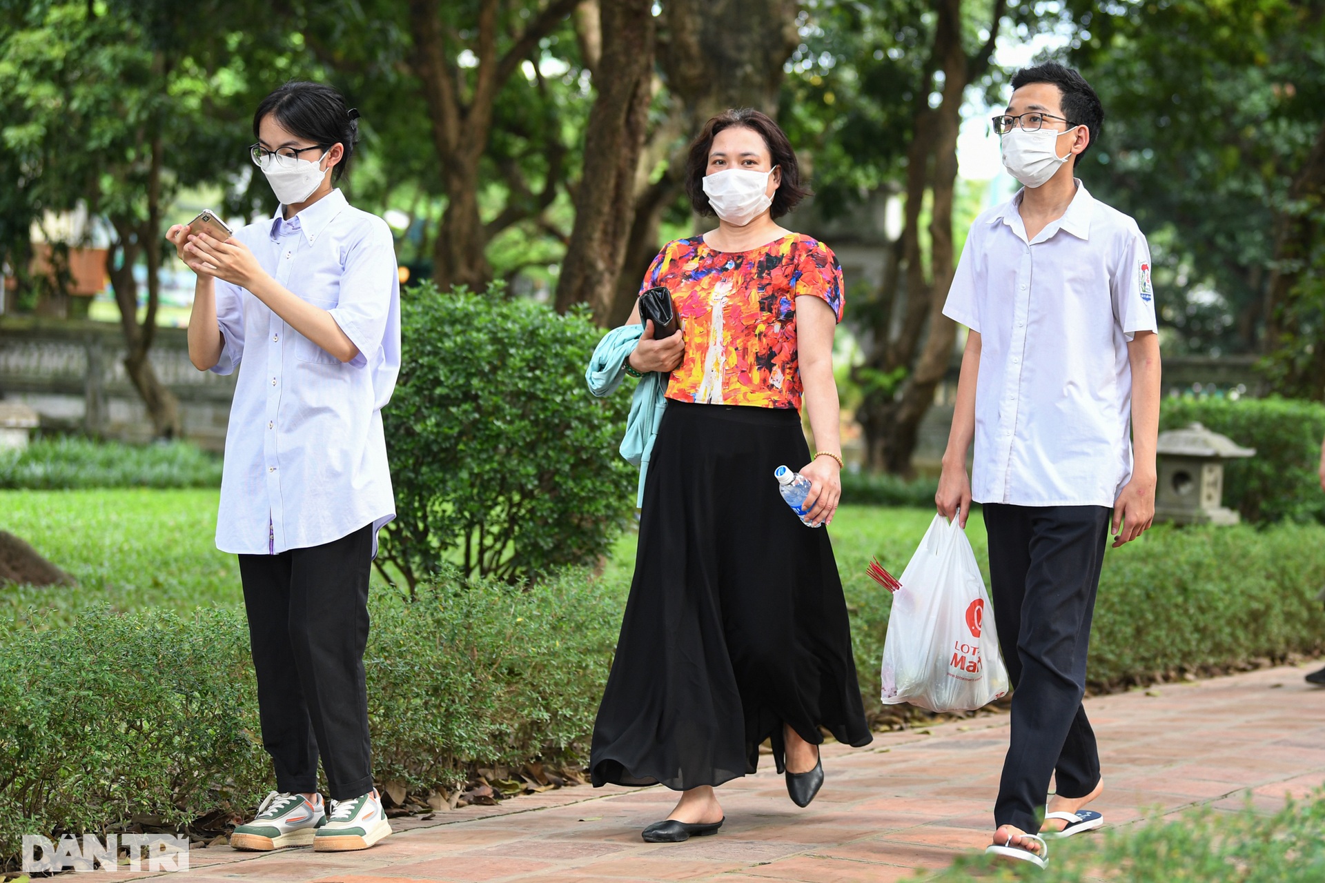 Không còn cảnh sĩ tử trèo rào xoa đầu rùa ở Văn Miếu trước mỗi kỳ thi - 3 Không còn cảnh sĩ tử trèo rào xoa đầu rùa ở Văn Miếu trước mỗi kỳ thi - 3