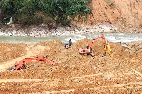 Có thể phải "nắn" dòng sông Rào Trăng để tìm kiếm nạn nhân