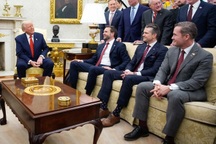 Cấp dưới của ông Trump vô tình làm lộ thông tin tối mật