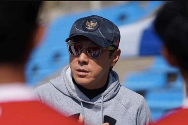 HLV U23 Indonesia chê sân tập trước trận gặp U23 Việt Nam