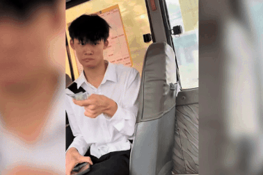Hành động bất ngờ của phụ xe buýt hút 6 triệu lượt xem