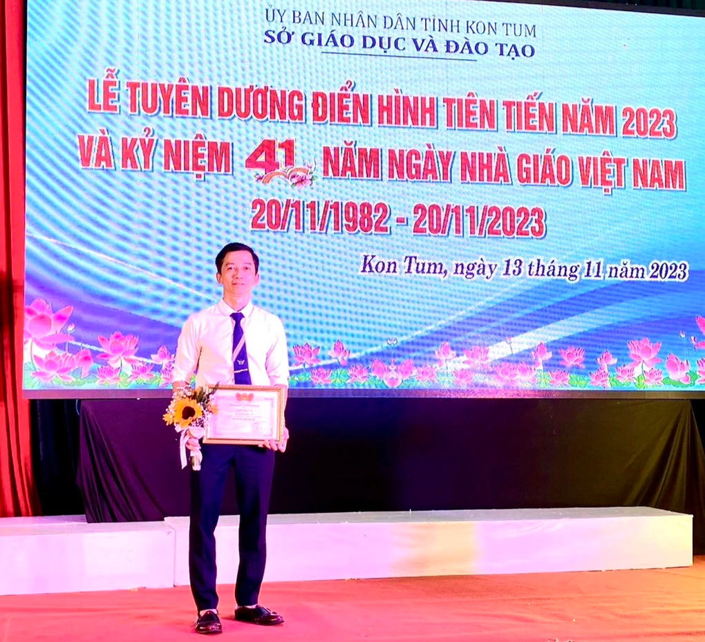 Thầy giáo hơn 20 năm cõng chữ lên Tây Nguyên - 2