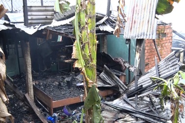 Hỏa hoạn thiêu rụi 5 căn nhà