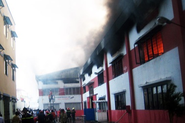 Cháy lớn trong khu công nghiệp Sóng Thần 