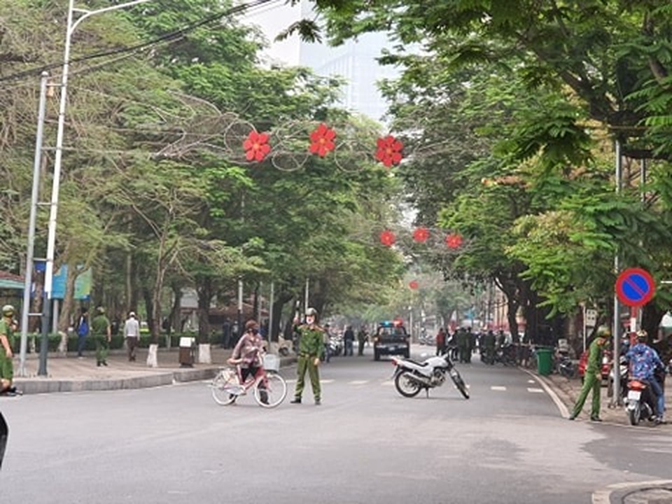 Bình khí phát nổ, 2 người nhập viện - 2 Bình khí phát nổ, 2 người nhập viện - 2