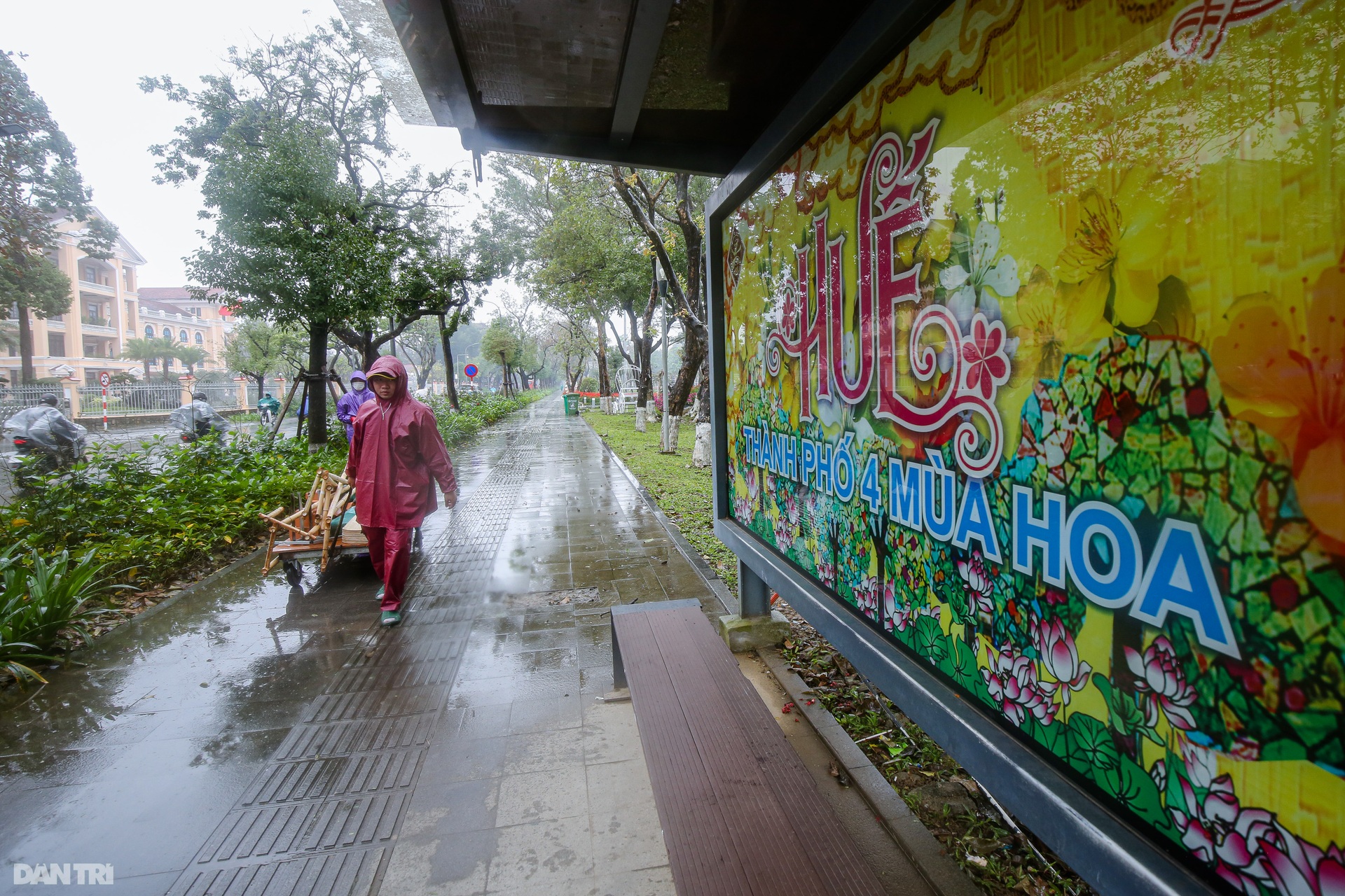 Người dân xứ Huế háo hức đợi xem hình tượng hổ từ TPHCM mang về Hội Xuân - 1