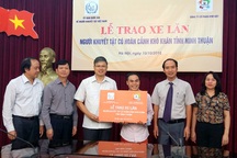 Trao 30 xe lăn tới người khuyết tật Ninh Thuận