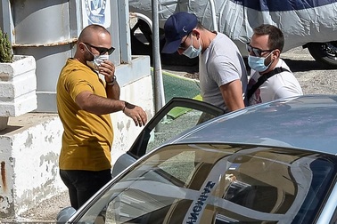 Hé lộ nguyên nhân đội trưởng Man Utd bị cảnh sát bắt