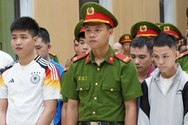 Xét xử 31 bị cáo lừa đảo chiếm đoạt tài sản ở đặc khu kinh tế Tam giác Vàng