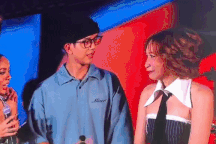 Mỹ Anh khóa môi bạn trai trên sân khấu, lần đầu xác nhận chuyện tình cảm