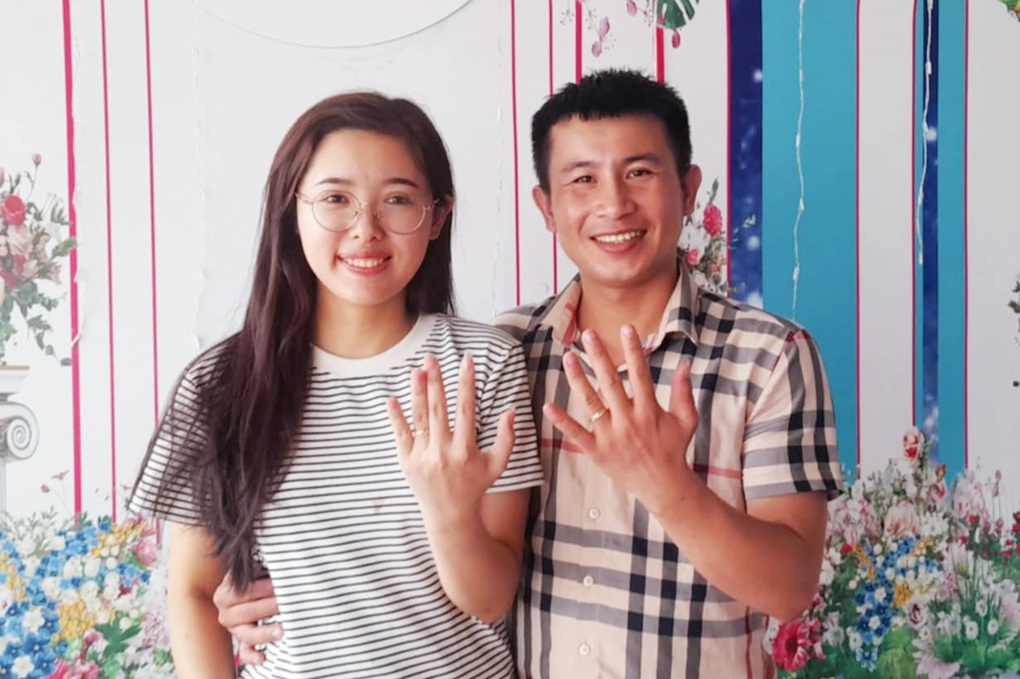 Chuyện tình của cô dâu chú rể sau tấm biển khoe 30 tuổi mới lấy được vợ - 2 Chuyện tình của cô dâu chú rể sau tấm biển khoe 30 tuổi mới lấy được vợ - 2