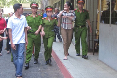 Bị chặn đánh, nữ sinh đâm chết bạn