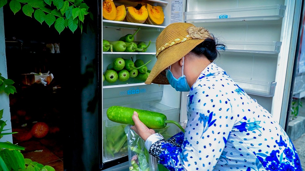 Những bữa ăn ấm lòng từ... tủ lạnh cộng đồng - 4 Những bữa ăn ấm lòng từ... tủ lạnh cộng đồng - 4