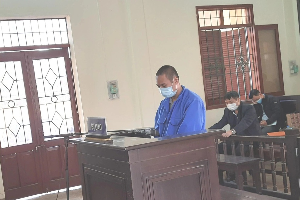 Lĩnh 6 năm tù vì bán sơn giả xem có giống hàng thật không - 1 Lĩnh 6 năm tù vì bán sơn giả xem có giống hàng thật không - 1