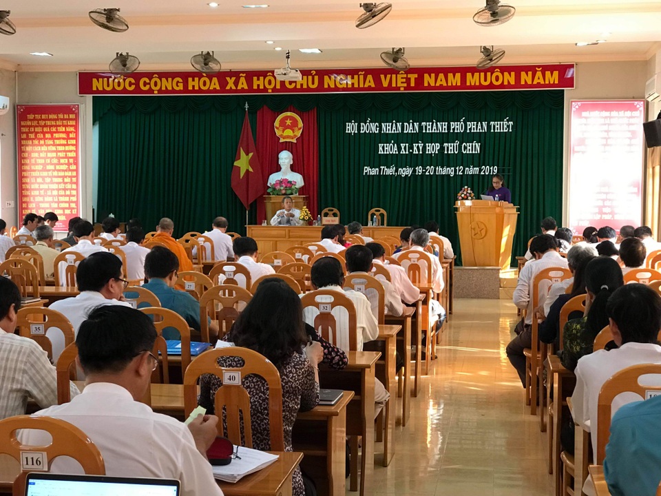 Bãi nhiệm chức vụ Chủ tịch HĐND TP Phan Thiết - 1 Bãi nhiệm chức vụ Chủ tịch HĐND TP Phan Thiết - 1