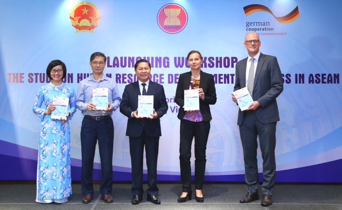 Sẵn sàng phát triển nguồn nhân lực trong ASEAN - Ảnh 3. Sẵn sàng phát triển nguồn nhân lực trong ASEAN - Ảnh 3.