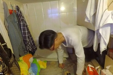 Sốc với những “căn nhà quan tài” nơi người nghèo Hong Kong tá túc qua ngày