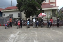 Bắt giữ 8 đối tượng đi xe máy tốc độ cao, lạng lách, đánh võng