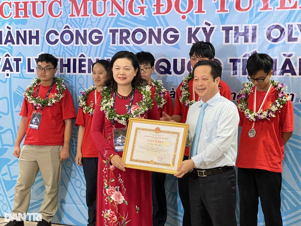 Hà Nội giành 4 huy chương Olympic Thiên văn và Vật lý thiên văn quốc tế - 1 Hà Nội giành 4 huy chương Olympic Thiên văn và Vật lý thiên văn quốc tế - 1