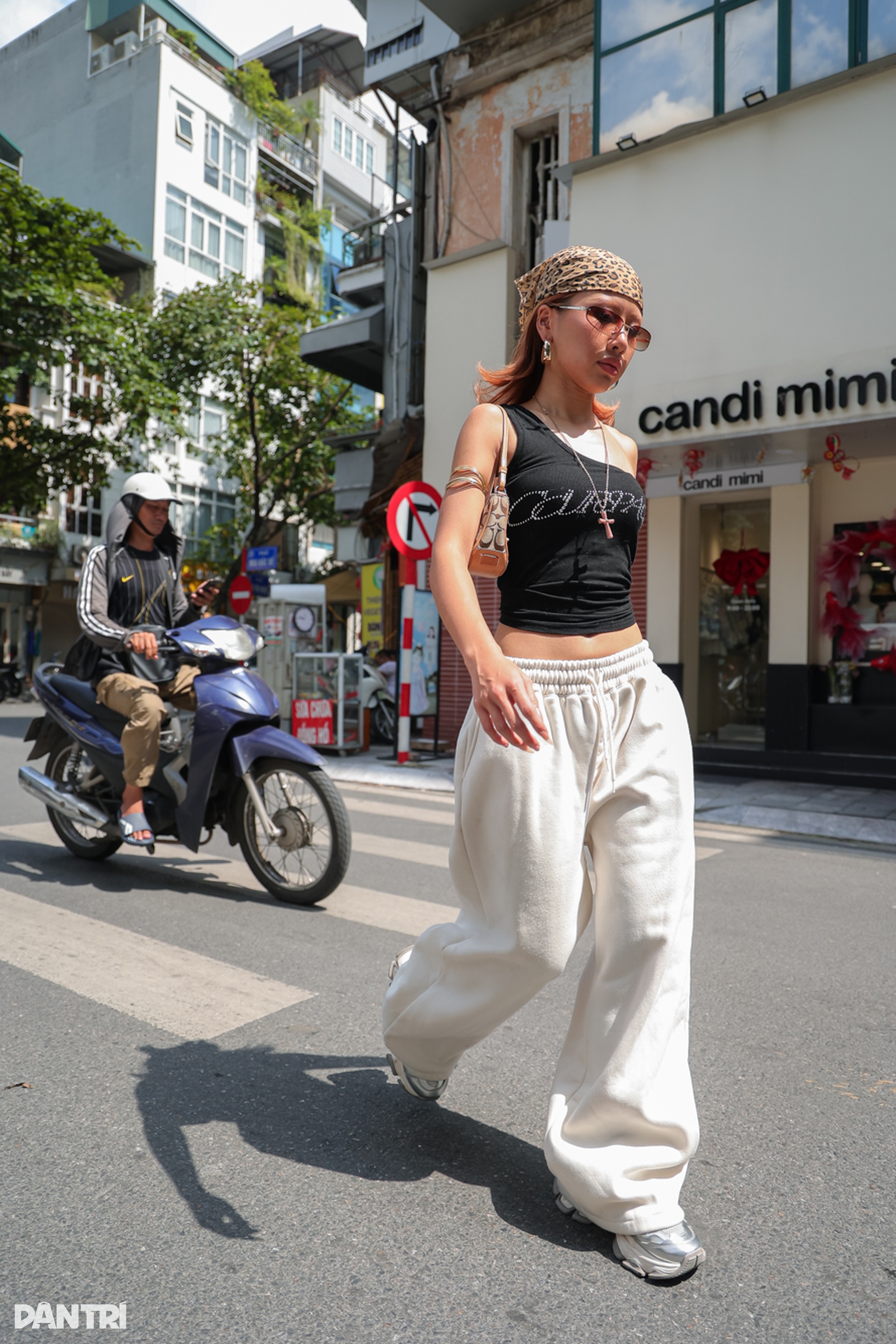 Phối đồ theo phong cách gái phố vừa sành điệu, vừa khoẻ khoắn - 5 Phối đồ theo phong cách gái phố vừa sành điệu, vừa khoẻ khoắn - 5