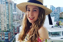 Cô gái trẻ giàu nhanh nhờ ngừng lối sống tiết kiệm từng xu