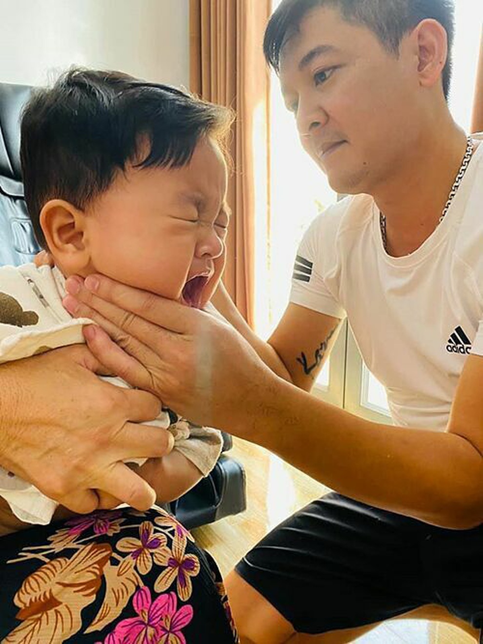 Ảnh ấn tượng những tiệm tóc 0 đồng chẳng lo đóng cửa của sao Việt - 10 Ảnh ấn tượng những tiệm tóc 0 đồng chẳng lo đóng cửa của sao Việt - 10