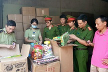Bộ Công an bắt giữ 50 tấn bánh kẹo, đồ chơi Trung thu nhập lậu