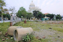 Dự án trường liên cấp 200 tỷ đồng, 6 năm chỉ xây được... tường rào