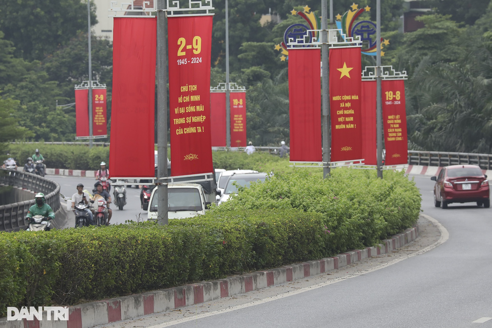 Hà Nội rực rỡ cờ hoa chào mừng Cách mạng Tháng Tám và Quốc khánh 2/9 - 3 Hà Nội rực rỡ cờ hoa chào mừng Cách mạng Tháng Tám và Quốc khánh 2/9 - 3
