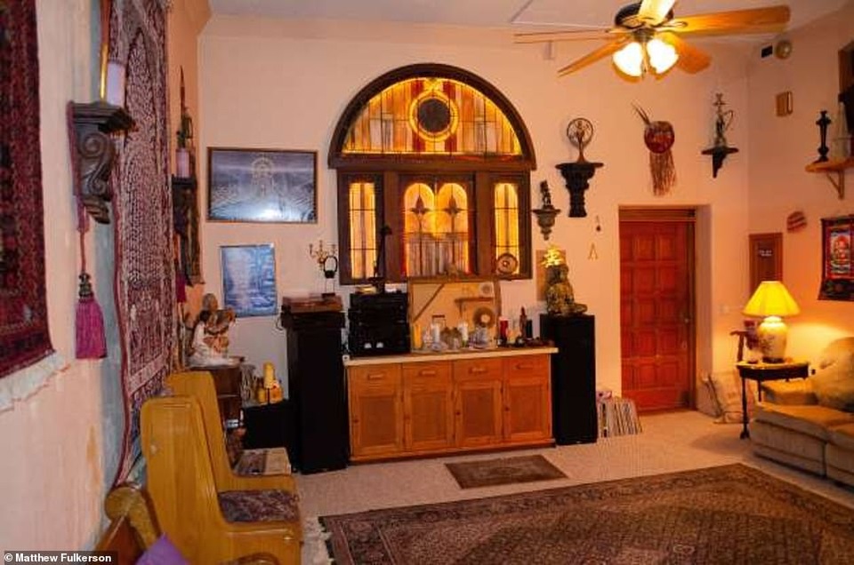 Hô biến hầm chứa tên lửa thời chiến thành lâu đài lộng lẫy trị giá 3,2 triệu USD - 5