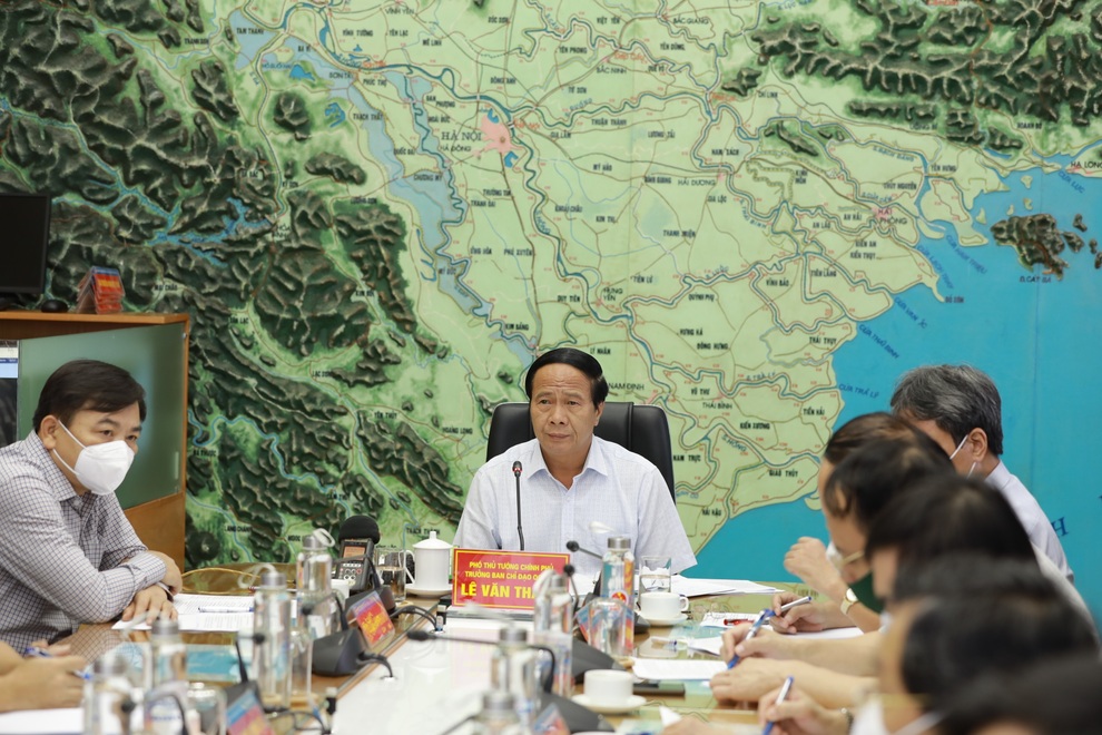 Phó Thủ tướng: Đưa tàu thuyền phải thoát khỏi vùng nguy hiểm bão số 6 - 1 Phó Thủ tướng: Đưa tàu thuyền phải thoát khỏi vùng nguy hiểm bão số 6 - 1
