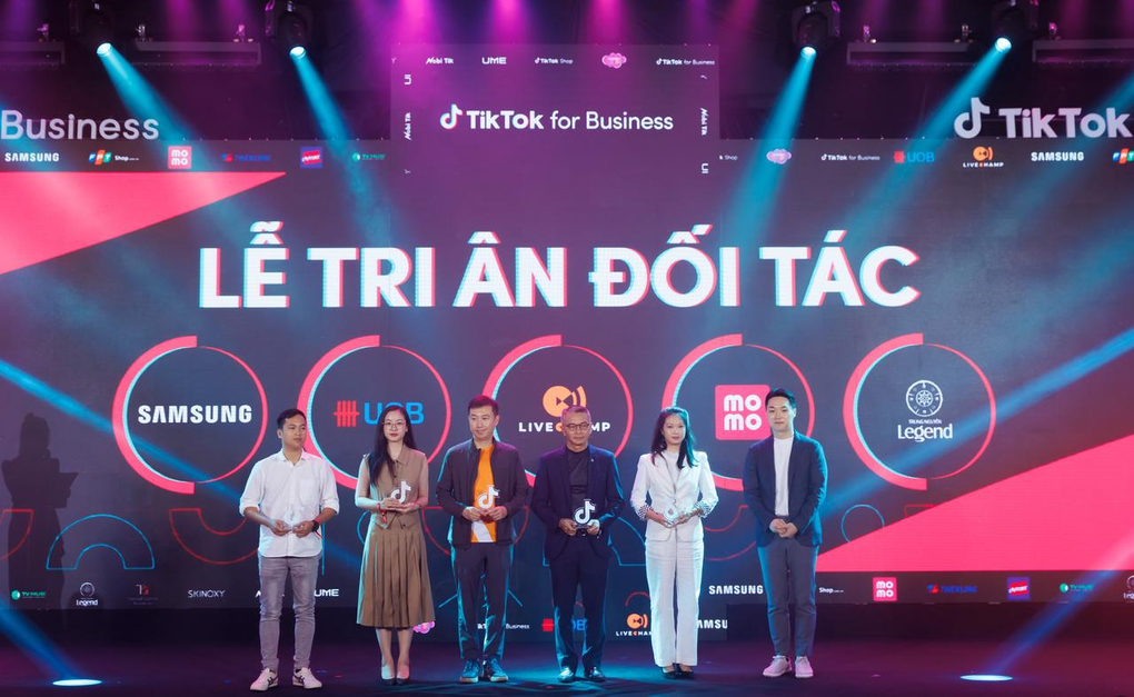 Doanh nghiệp vừa và nhỏ đưa sản phẩm lên TikTok: Từ lúng túng thành cơ hội - 3 Doanh nghiệp vừa và nhỏ đưa sản phẩm lên TikTok: Từ lúng túng thành cơ hội - 3