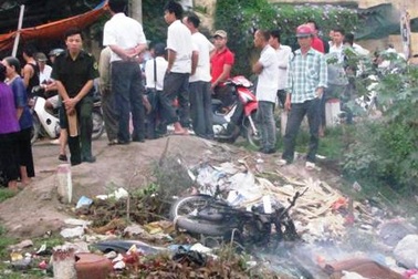 Đánh trọng thương, đốt xe máy của hai “cẩu tặc”