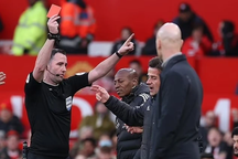 HLV Fulham nói điều bất ngờ sau khi thua Man Utd vì 3 tấm thẻ đỏ