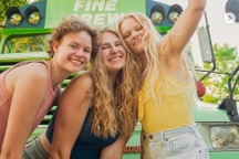 Cùng bị "lừa tình" bởi một chàng trai, 3 cô gái rủ nhau đi "phượt"