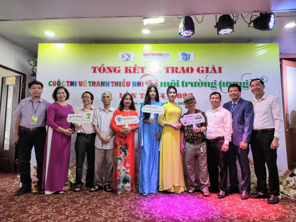 Hoa hậu Nguyễn Thanh Hà đồng hành cùng cuộc thi vẽ tranh vì môi trường - 1 Hoa hậu Nguyễn Thanh Hà đồng hành cùng cuộc thi vẽ tranh vì môi trường - 1