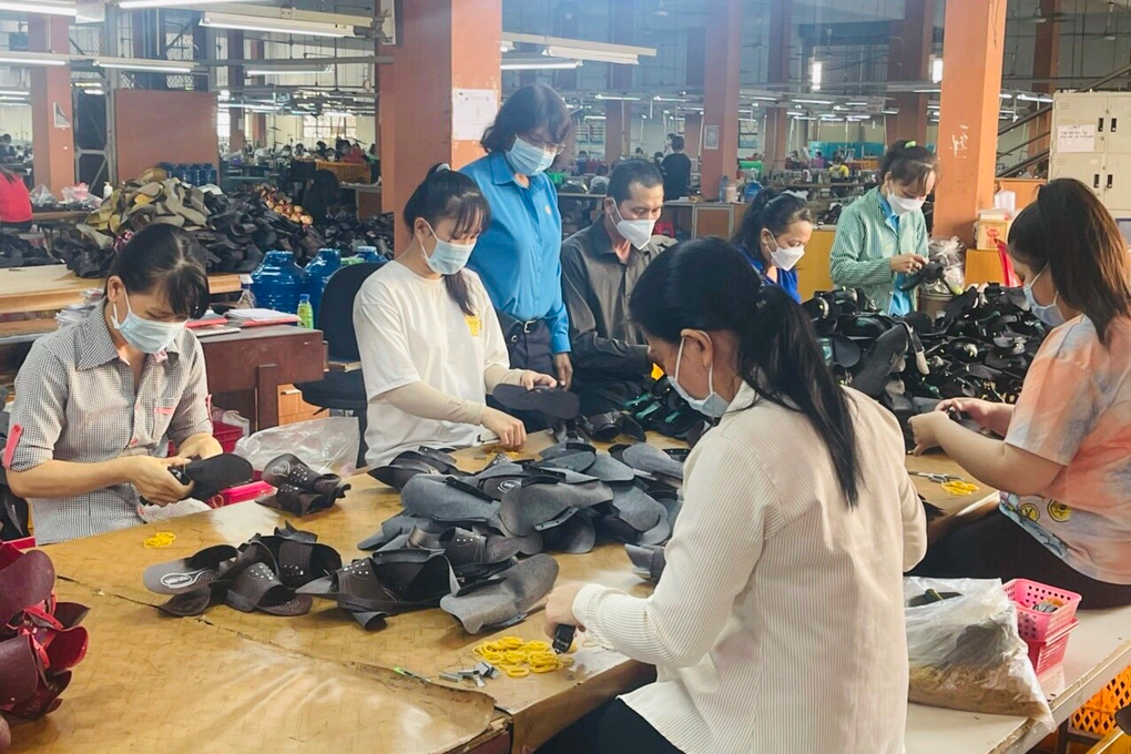TPHCM chi xong tiền hỗ trợ bảo hiểm thất nghiệp cho 95.000 lao động - 1 TPHCM chi xong tiền hỗ trợ bảo hiểm thất nghiệp cho 95.000 lao động - 1