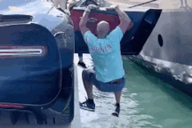 Đu cánh cửa siêu xe: Nhà giàu chơi ngông hay chiêu trò câu view?