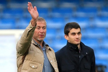 Giới tài phiệt Nga chuyển tài sản cho con ra sao?