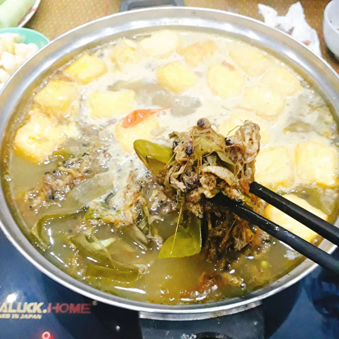 Lạ lùng côn trùng chỉ sống vài giờ, lên bàn nhậu thành đặc sản ở Hà Nội - 7 Lạ lùng côn trùng chỉ sống vài giờ, lên bàn nhậu thành đặc sản ở Hà Nội - 7