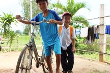 Gặp 2 anh em nghèo chơi nhạc cực đỉnh gây bão cộng đồng mạng