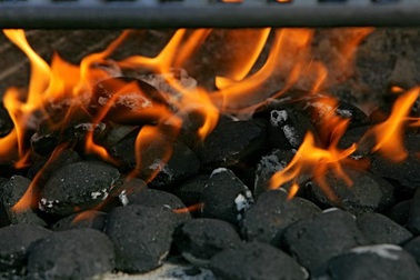 Quảng Nam: Bé gái 4 tuổi bị ngộ độc khí than