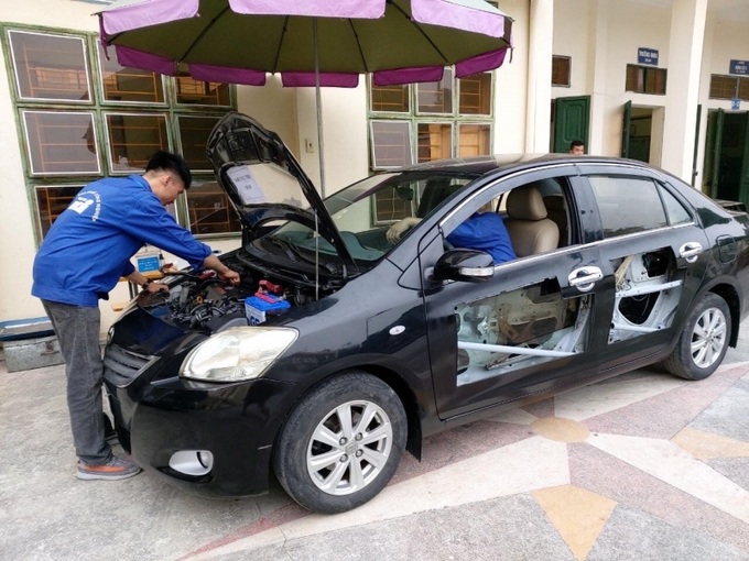 Dạy nghề sửa chữa ô tô gắn với khuôn viên xanh, sạch, đẹp