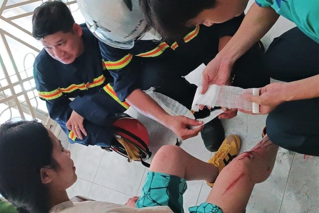 Lời kể của người phụ nữ rơi từ tầng 4, kẹt giữa 2 vách nhà chỉ vì cứu mèo - 3 Lời kể của người phụ nữ rơi từ tầng 4, kẹt giữa 2 vách nhà chỉ vì cứu mèo - 3