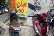 Chủ tiệm cầm đồ truy vấn người mang xe đi cầm, phát hiện xe trộm cắp